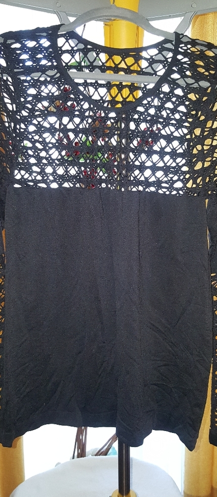 Black long ..sleeve top w/ stretchy material - Picture 2 of 4
